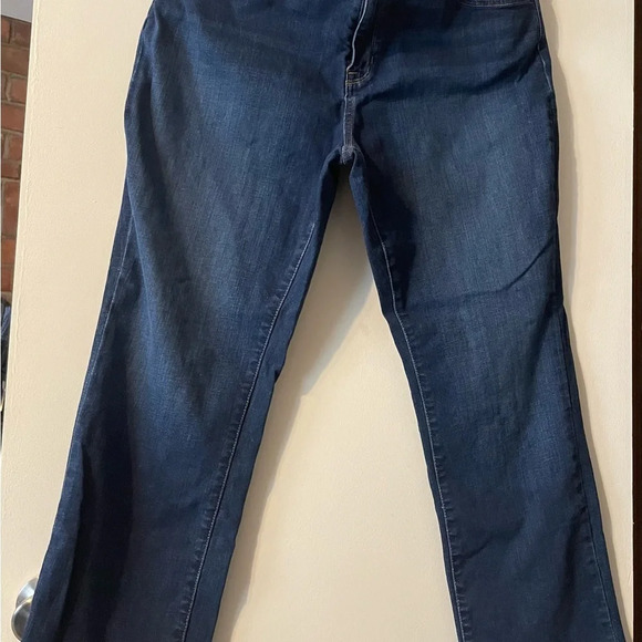 L.L Bean Women’s Classic Fit Straight Leg Jean 16 Petite - Picture 2 of 7